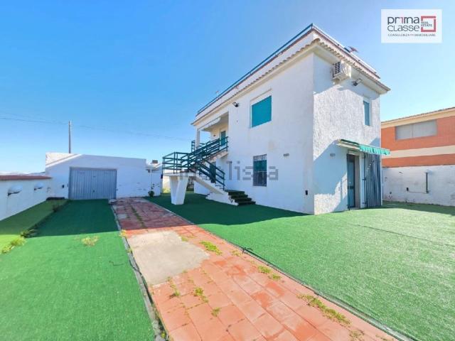 Villetta bifamiliare in vendita di 140 m² in Via Costa Esperia