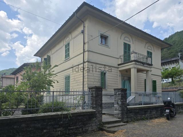 Villetta bifamiliare in vendita di 140 m² in Via Daniele Manin, 43