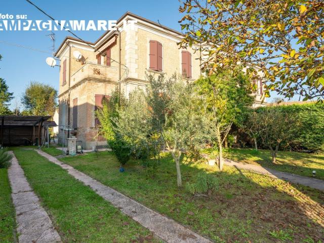 Villetta bifamiliare in vendita di 140 m² in Via Decimo Bottoni