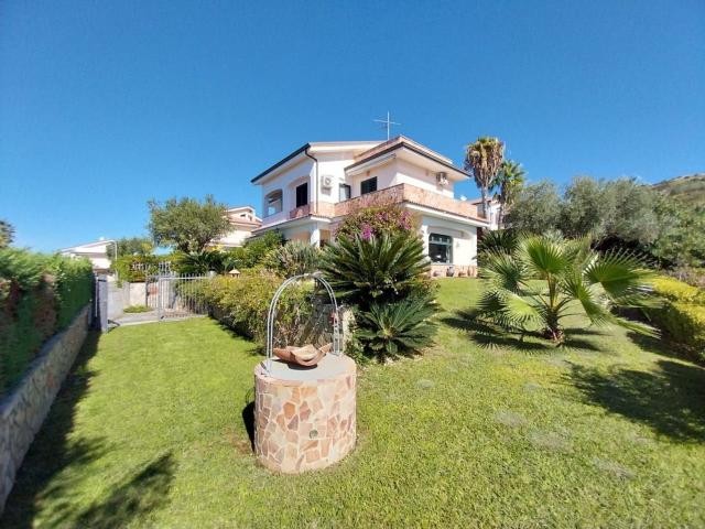 Villetta bifamiliare in vendita di 140 m² in Via Degli Ulivi