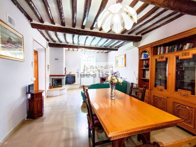 Villetta bifamiliare in vendita di 140 m² in Via del Giardino, 104