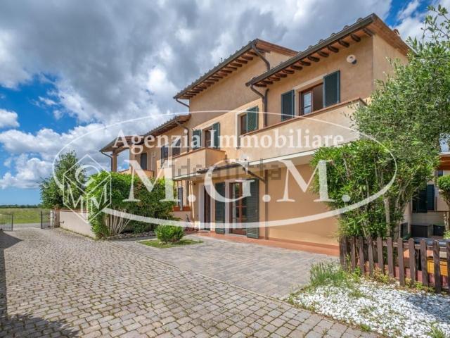Villetta bifamiliare in vendita di 140 m² in Via del Tiglio, 327