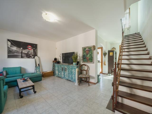 Villetta bifamiliare in vendita di 140 m² in Via della Caserma