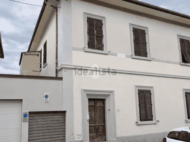 Villetta bifamiliare in vendita di 140 m² in Via della Costituzione, 17