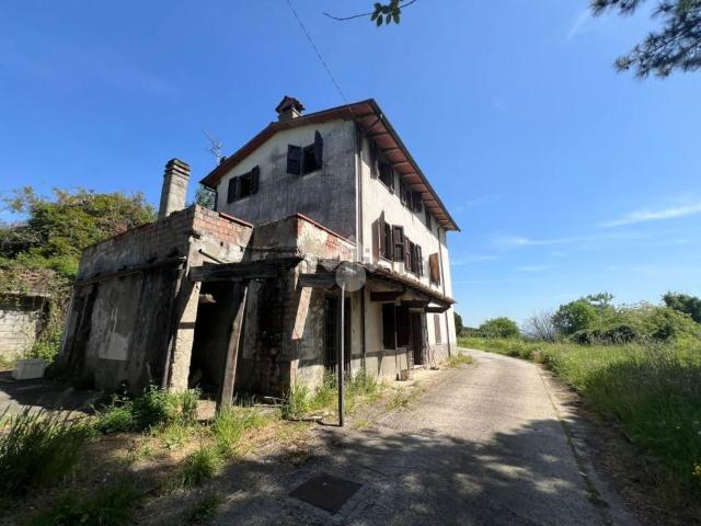 Villetta bifamiliare in vendita di 140 m² in Via della Quarra, 13