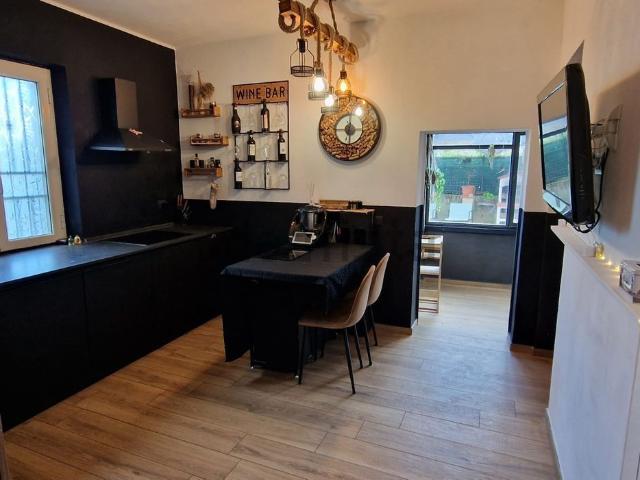 Villetta bifamiliare in vendita di 140 m² in Via di Quercianella
