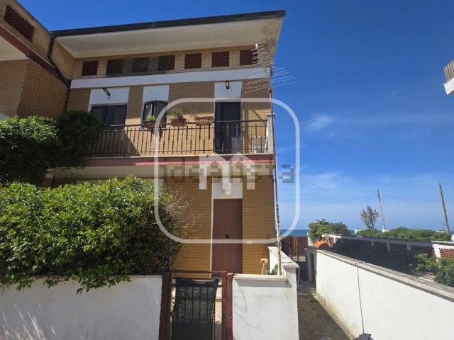 Villetta bifamiliare in vendita di 140 m² in Via Didone, 26