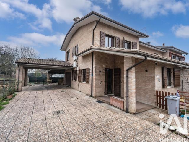 Villetta bifamiliare in vendita di 140 m² in Via Enrico Fermi, 89