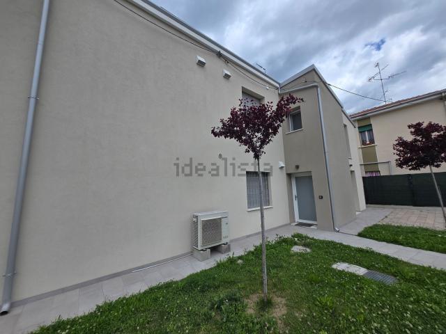 Villetta bifamiliare in vendita di 140 m² in Via Filippo Turati, 17