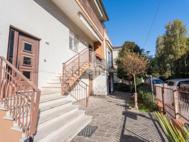 Villetta bifamiliare in vendita di 140 m² in Via Francesco Denza, 12