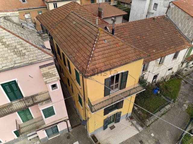 Villetta bifamiliare in vendita di 140 m² in Via G. B. Parodi