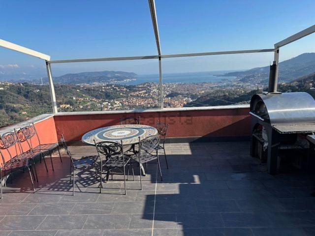 Villetta bifamiliare in vendita di 140 m² in Via Genova, 545
