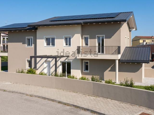 Villetta bifamiliare in vendita di 140 m² in Via Giovanni Falcone