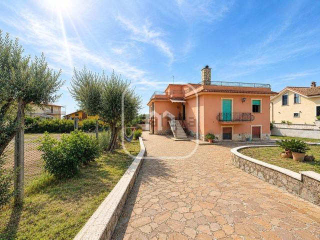 Villetta bifamiliare in vendita di 140 m² in Via Gioacchino Rossini, 6