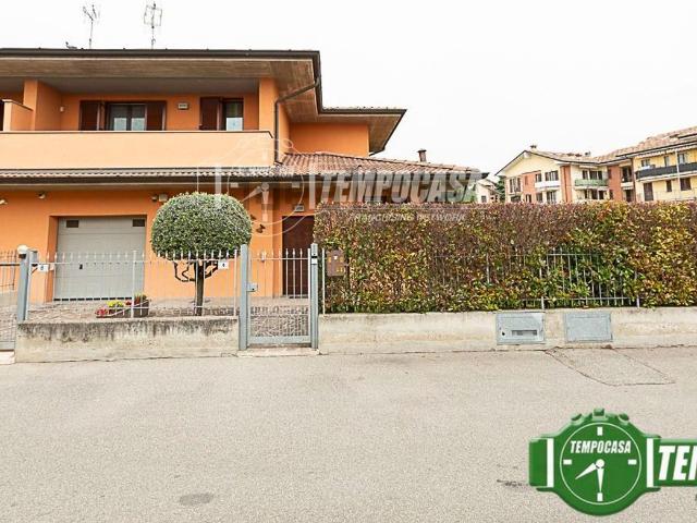 Villetta bifamiliare in vendita di 140 m² in Via Giuseppe Curti