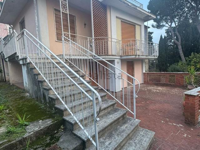 Villetta bifamiliare in vendita di 140 m² in Via Giuseppe Mazzini