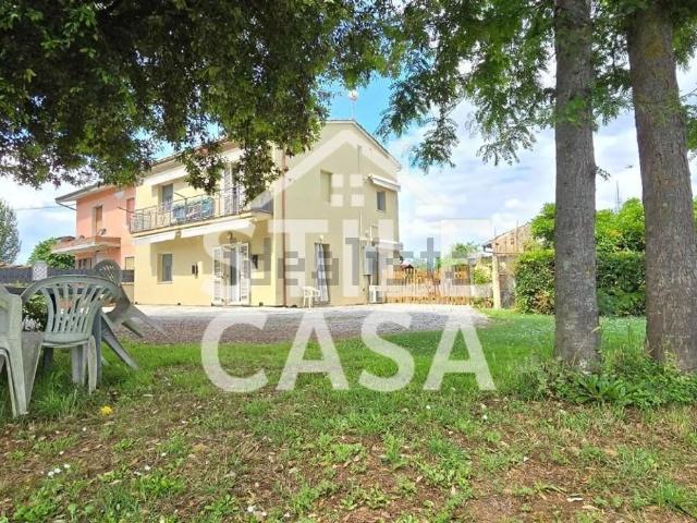 Villetta bifamiliare in vendita di 140 m² in Via Martiri della Libertà