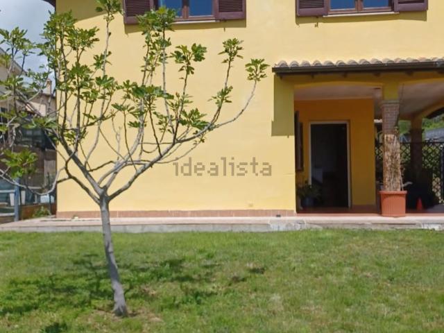 Villetta bifamiliare in vendita di 140 m² in Via Monti della Mandola