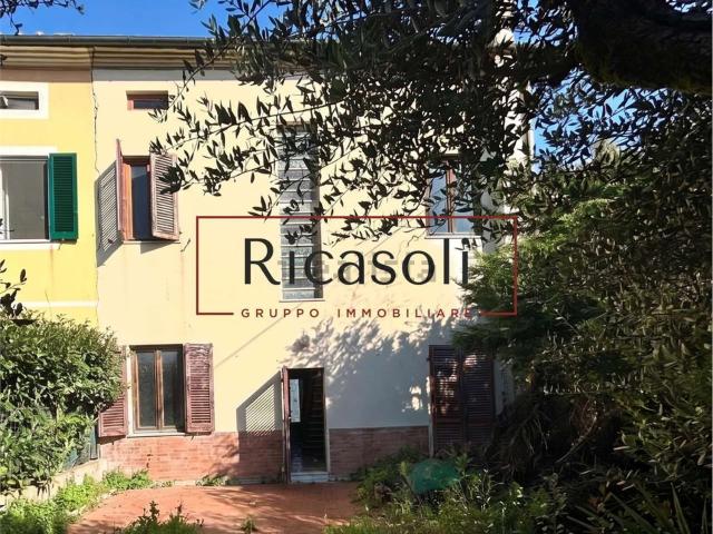 Villetta bifamiliare in vendita di 140 m² in Via Pesciatina, 100