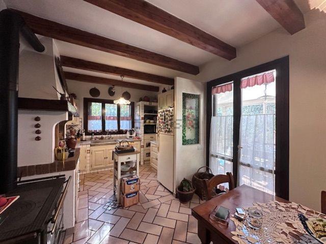 Villetta bifamiliare in vendita di 140 m² in Via Pesciule