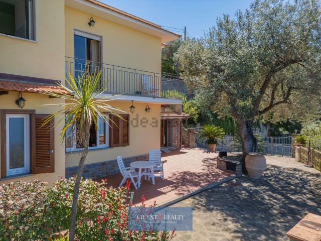 Villetta bifamiliare in vendita di 140 m² in Via Petrengole