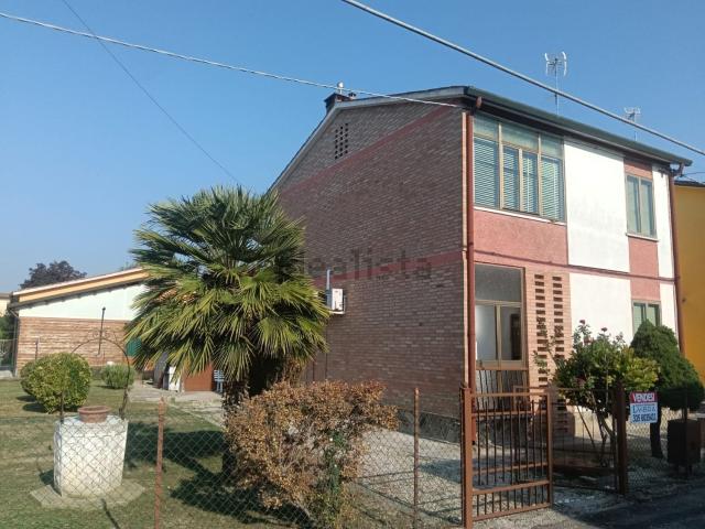 Villetta bifamiliare in vendita di 140 m² in Via Roma, 1