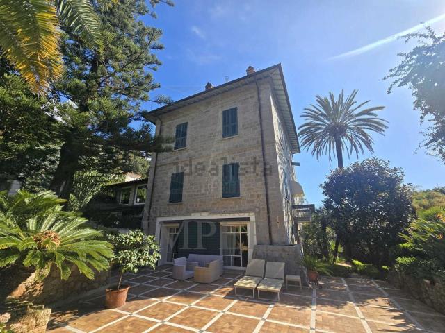 Villetta bifamiliare in vendita di 140 m² in Via Romana