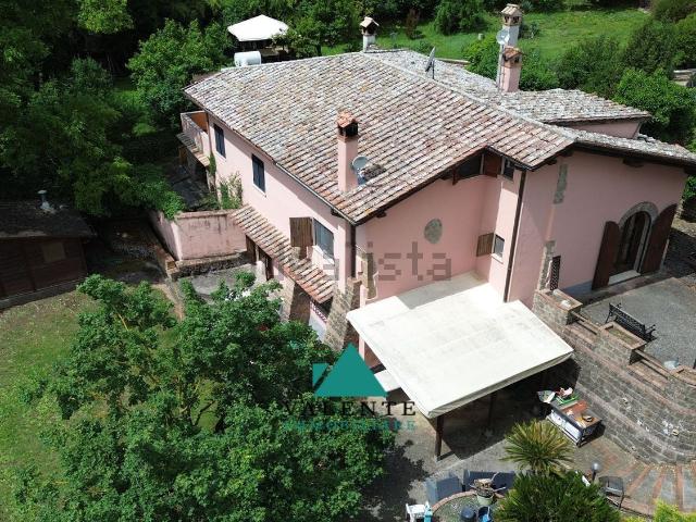 Villetta bifamiliare in vendita di 140 m² in Via Santa Apollaria