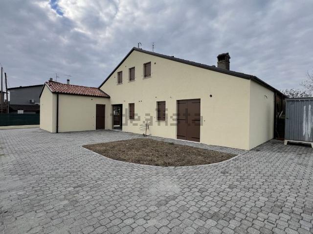 Villetta bifamiliare in vendita di 140 m² in Via San Basilio