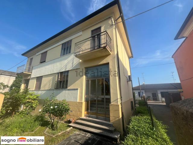Villetta bifamiliare in vendita di 140 m² in Via Stazione