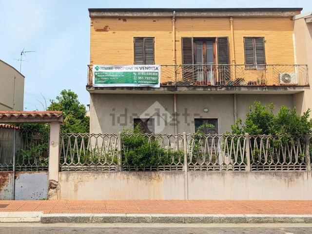 Villetta bifamiliare in vendita di 140 m² in Viale Cimitero, 5