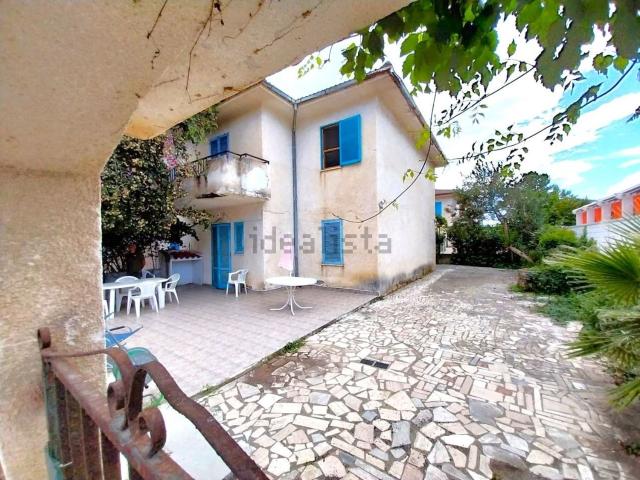 Villetta bifamiliare in vendita di 140 m² in Viale dei Ciclopi