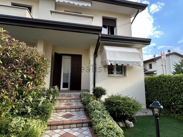 Villetta bifamiliare in vendita di 140 m²