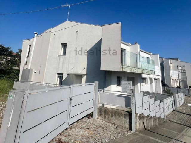Villetta bifamiliare in vendita di 140 m²