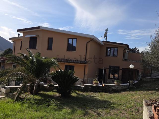 Villetta bifamiliare in vendita di 140 m²