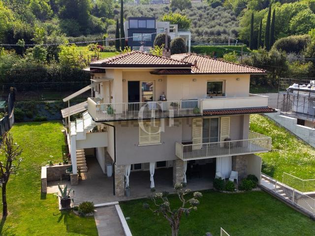 Villetta bifamiliare in vendita di 140 m²