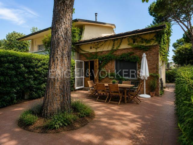 Villetta bifamiliare in vendita di 141 m² in Strada Provinciale delle Rocchette