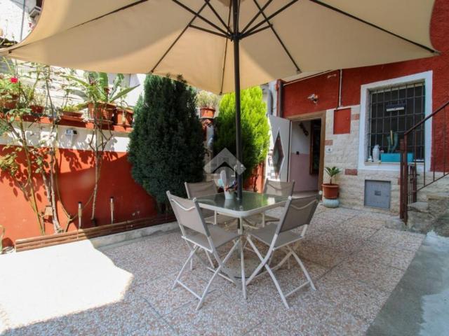 Villetta bifamiliare in vendita di 141 m² in Via Valmezzana