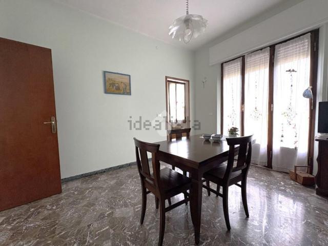Villetta bifamiliare in vendita di 142 m² in Via Aurelia Ovest, 217