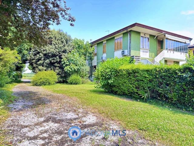 Villetta bifamiliare in vendita di 142 m² in Via Caneva