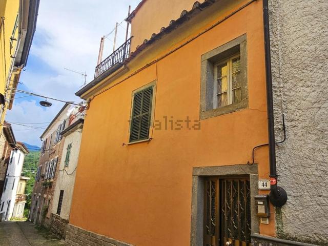 Villetta bifamiliare in vendita di 142 m² in Via Chiesa San Terenzo, 40