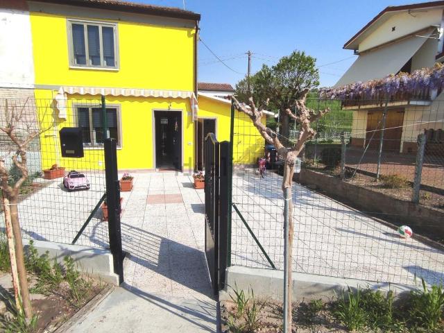 Villetta bifamiliare in vendita di 142 m² in Via Recchi