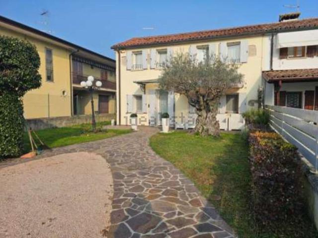 Villetta bifamiliare in vendita di 142 m² in Via San Daniele, 55