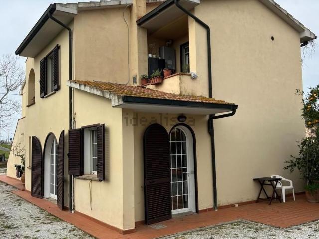 Villetta bifamiliare in vendita di 147 m² in Via del Paratino