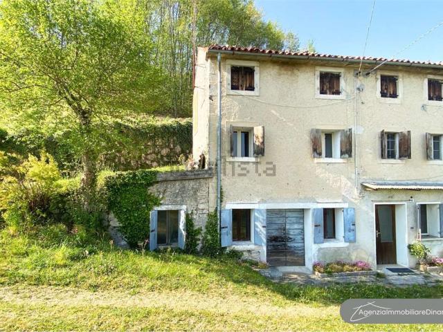 Villetta bifamiliare in vendita di 147 m² in Via delle Cave, 6