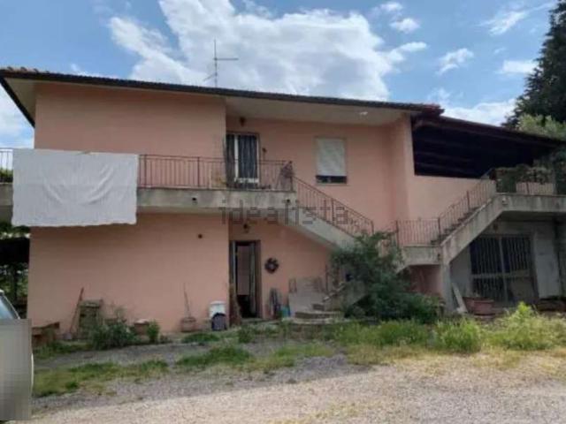 Villetta bifamiliare in vendita di 147 m² in Via Duchi di Montefeltro