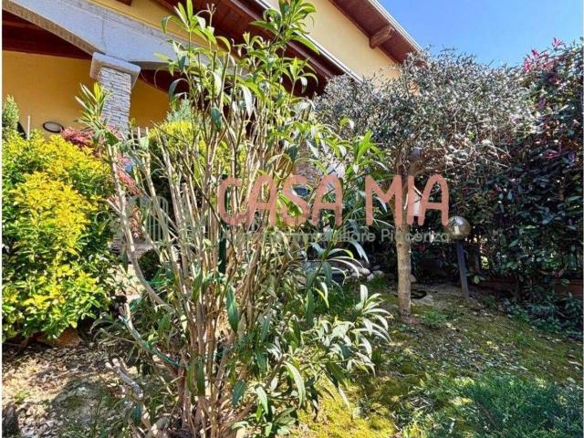Villetta bifamiliare in vendita di 147 m² in Via Federico Subacchi