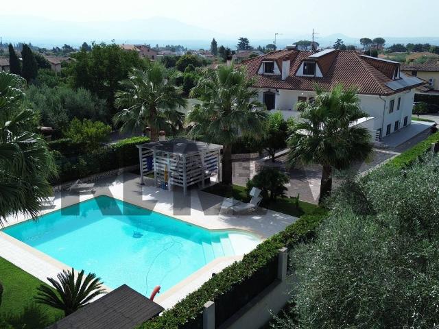 Villetta bifamiliare in vendita di 147 m² in Via Genova, 21