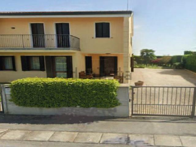 Villetta bifamiliare in vendita di 147 m² in Via Mons. C. Liviero, 41