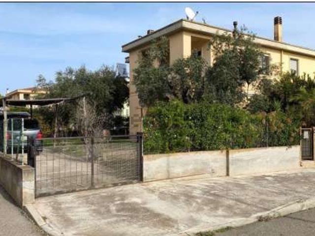 Villetta bifamiliare in vendita di 147 m² in Viale Danubio, 14